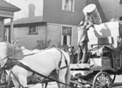 Garbage collection on Capitol Hill, Seattle, ca. 1915.
Courtesy Seattle Municipal Archives (Image No. 871) 
