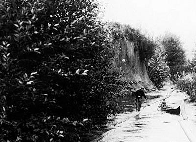 Canoeist using the Montlake Ditch to travel between the lakes in place of the long-used Indian portage, 1904. Courtesy UW Special Collections, 4288.