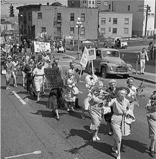Protestors march across Spring Street demonstrating opposition to freeway
construction, Seattle, June 1961 Courtesy Museum of History & Industry.